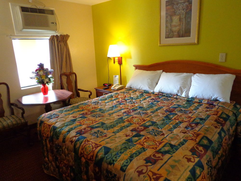 Economy Inn Express Warren Экстерьер фото