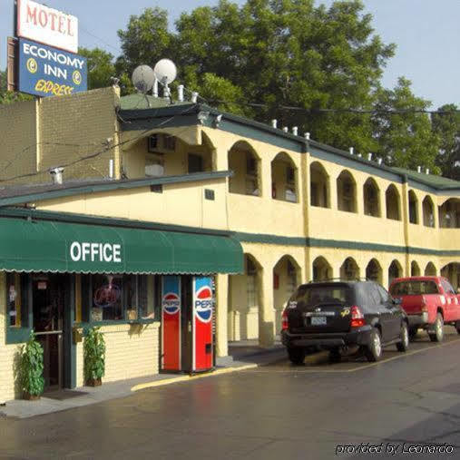 Economy Inn Express Warren Экстерьер фото
